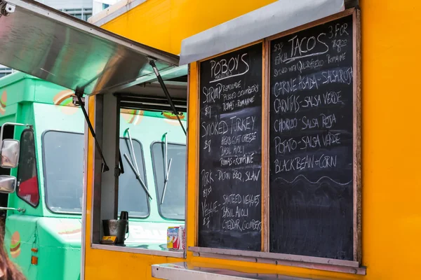 Gathering of gourmet food trucks at Civic Center Park — Stock Photo, Image