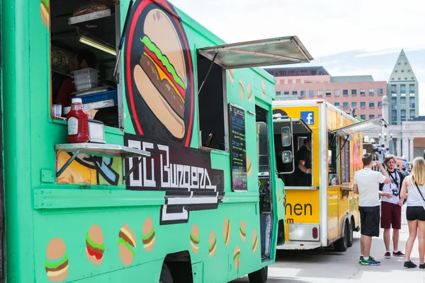 Recolección de camiones de comida gourmet en el Parque del Centro Cívico — Foto de Stock