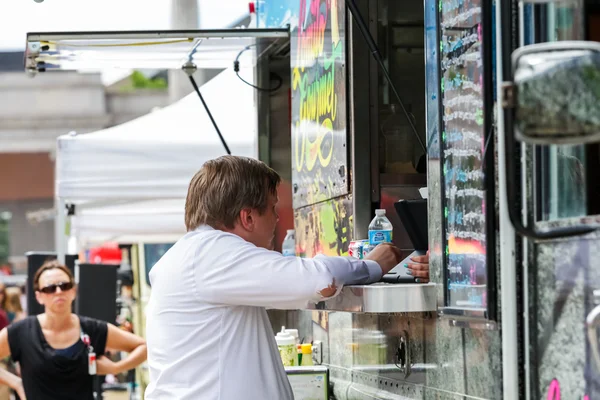 Raduno di food truck gourmet al Civic Center Park — Foto Stock