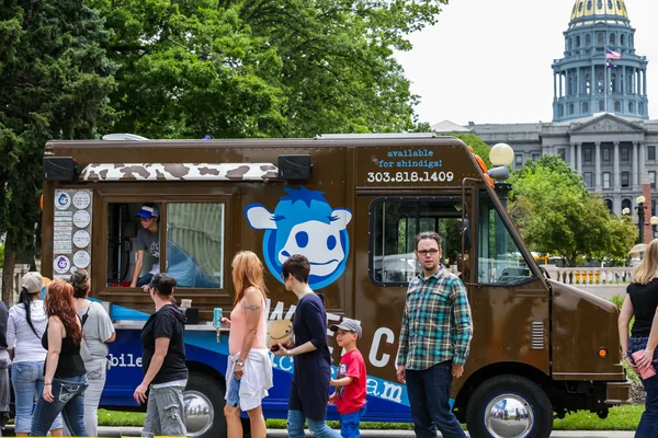 Recolección de camiones de comida gourmet en el Parque del Centro Cívico — Foto de Stock