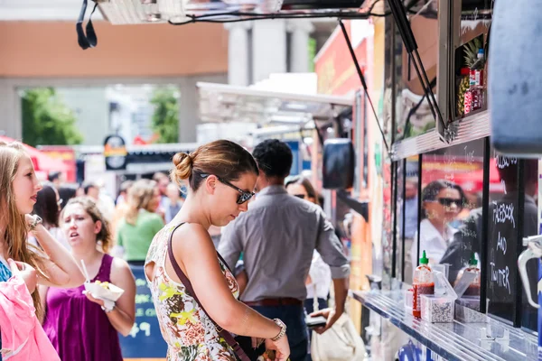 Gathering of gourmet food trucks and carts — Stock Photo, Image