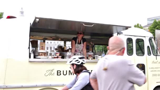 Rassemblement de camions gastronomiques au Civic Center Park — Video