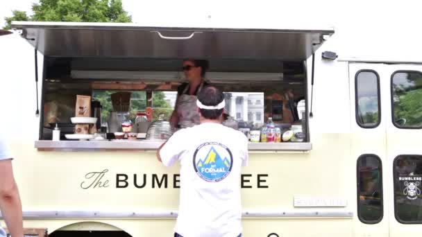 Recolección de camiones de comida gourmet en el Parque del Centro Cívico — Vídeos de Stock