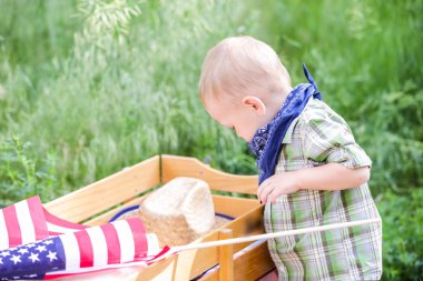 sevimli küçük çocuk parkı