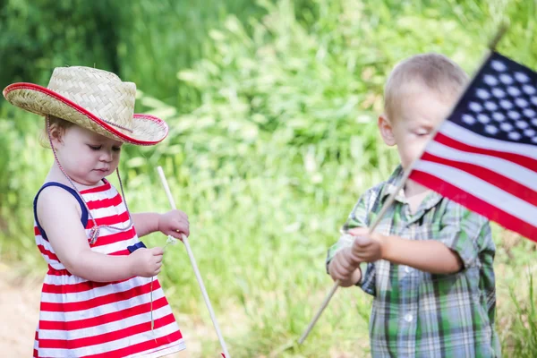 在公园里的可爱小幼儿 — 图库照片