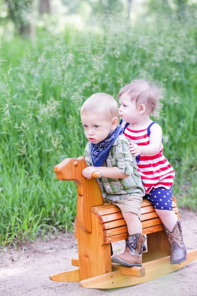 Two cute toddlers in the park — Stock Photo, Image