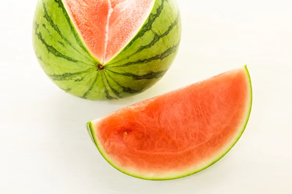 Ekologiska mini röd vattenmelon — Stockfoto