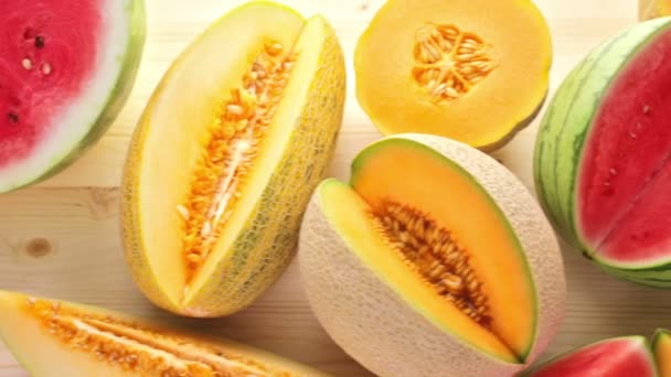 Variety of organic melons sliced — Stock video