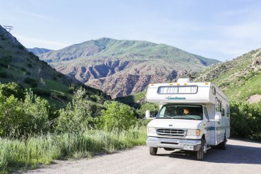 Motorhome parked on the side of South Canyon Creek clipart