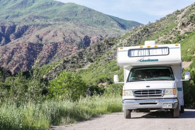 Motorhome parked on the side of South Canyon Creek clipart