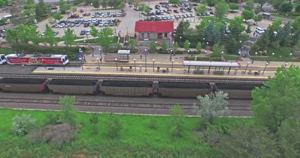 A légi felvétel a Downtown Littleton vasútállomás. — Stock videók