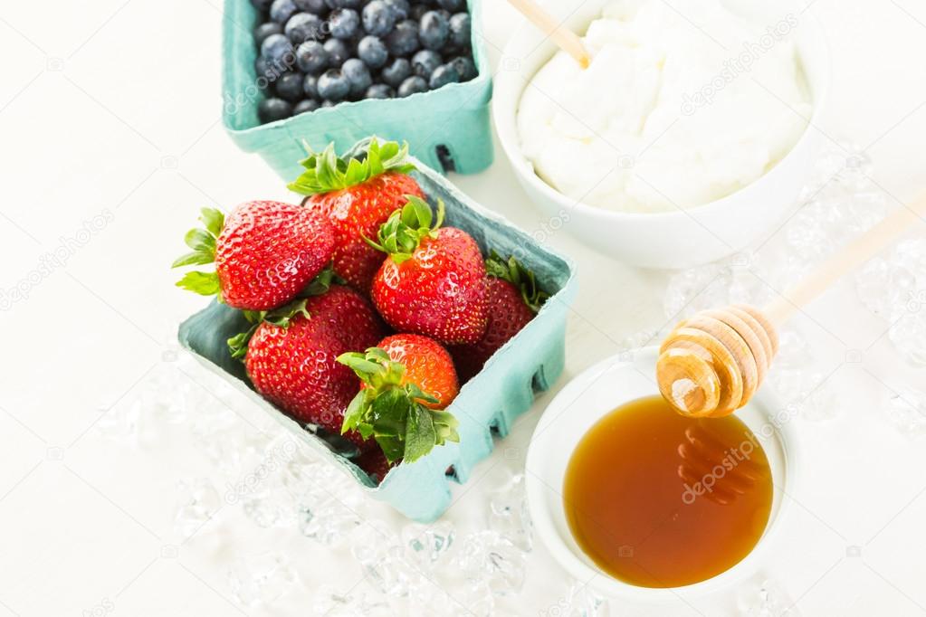 Ingredients for smoothie with plain yogurt and berries