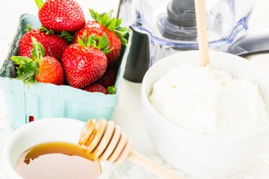 Ingredients for smoothie with plain yogurt and berries
