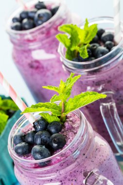 taze organik blueberry smoothie