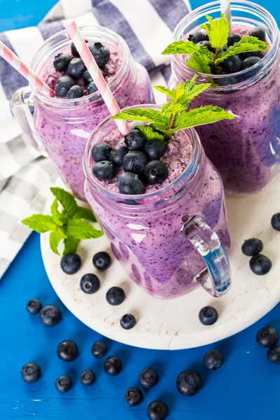 Fresh organic blueberry smoothie — Stock Photo, Image