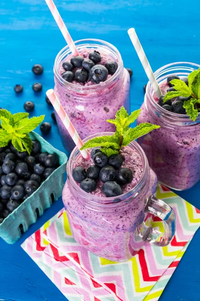 Frischer Bio-Blueberry-Smoothie — Stockfoto