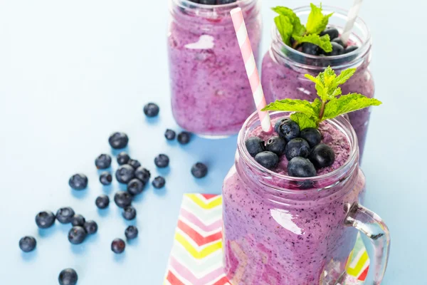 Fresh organic blueberry smoothies — Stok fotoğraf
