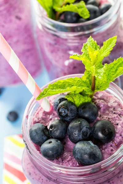 Fresh organic blueberry smoothies — Stok fotoğraf