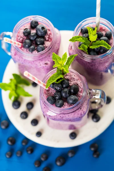 Fresh organic blueberry smoothies — Stockfoto