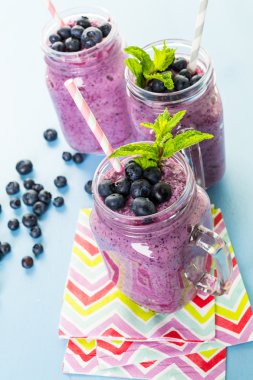taze organik blueberry smoothie