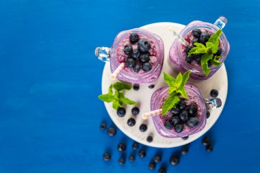 taze organik blueberry smoothie