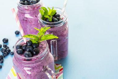 taze organik blueberry smoothie