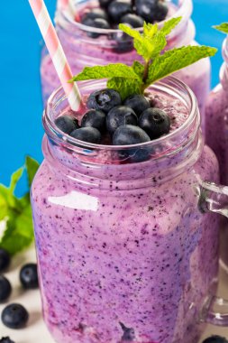 taze organik blueberry smoothie