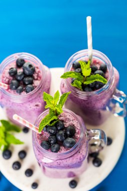 taze organik blueberry smoothie