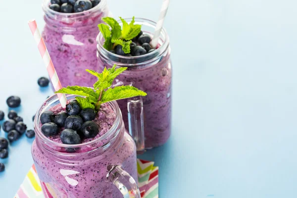 Taze organik blueberry smoothie — Stok fotoğraf