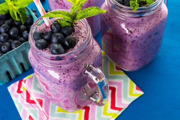 Frischer Bio-Blueberry-Smoothie — Stockfoto