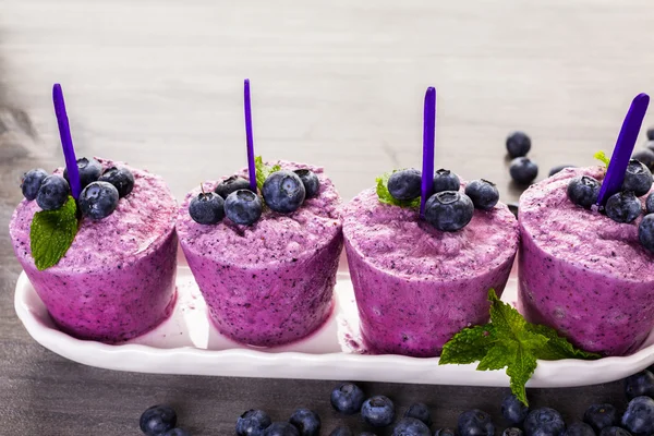 Homemade blueberry popsicles — Stock Photo, Image