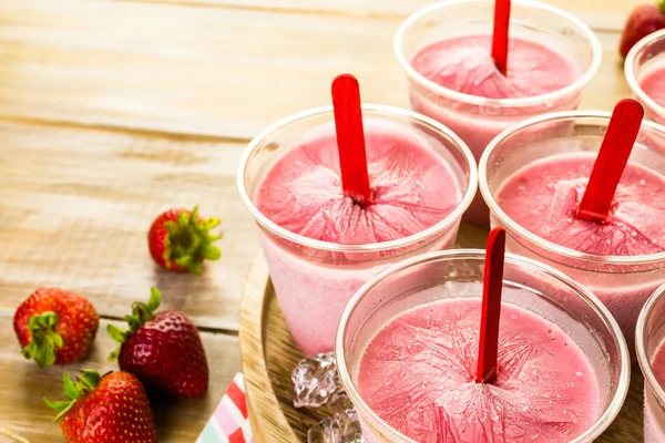 Paletas de fresa caseras —  Fotos de Stock