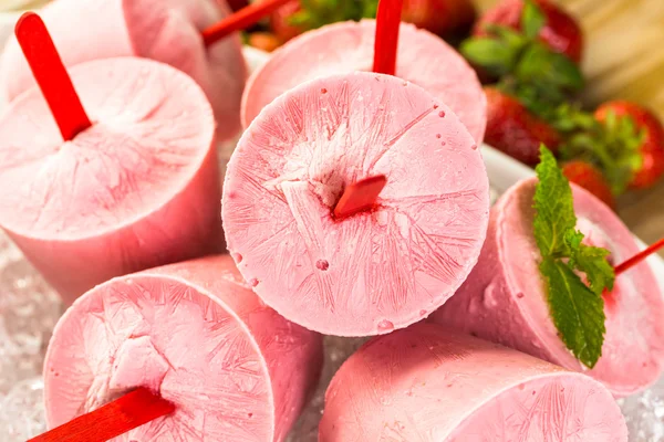 Paletas de fresa caseras — Foto de Stock