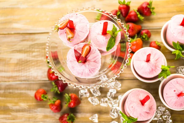 Paletas de fresa caseras — Foto de Stock