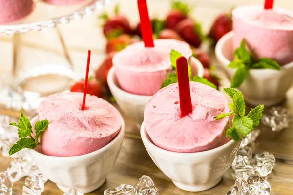 Paletas de fresa caseras —  Fotos de Stock