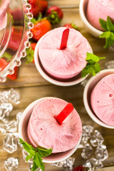 Paletas de fresa caseras —  Fotos de Stock