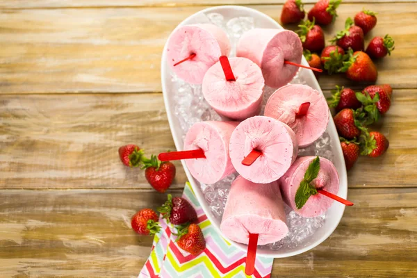 Paletas de fresa caseras — Foto de Stock