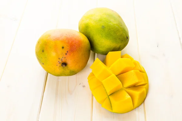 Fresh organic mango — Stock Photo, Image