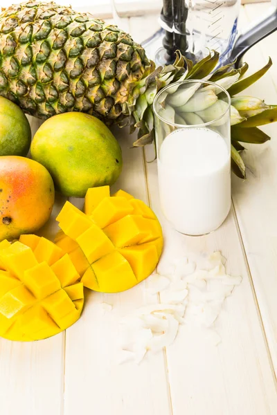 Ingredients for smoothie with tropical fruits. — Φωτογραφία Αρχείου