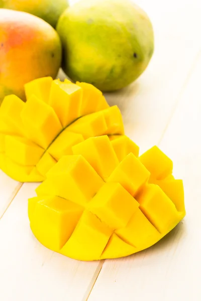 Verse organische mango — Stockfoto