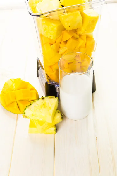 Homemade mango and pineapple smoothie — Stock Photo, Image