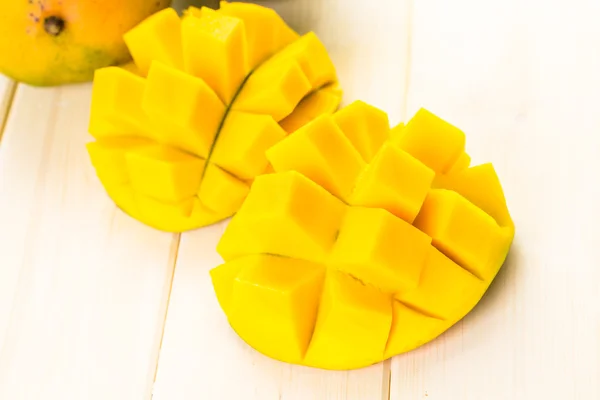 Verse organische mango — Stockfoto