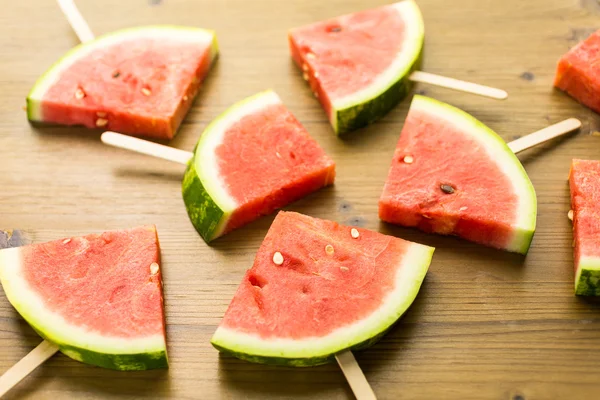 Leckere Wassermelonen Scheiben Eis am Stiel — Stockfoto