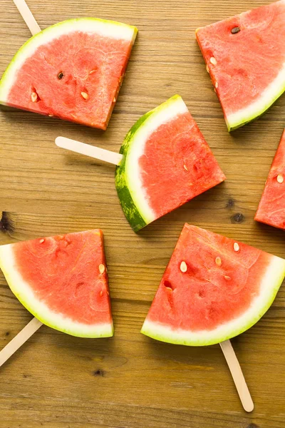 Leckere Wassermelonen Scheiben Eis am Stiel — Stockfoto