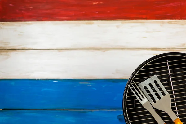 July 4thSmall round charcoal grill ready for grilling — Stock Photo, Image