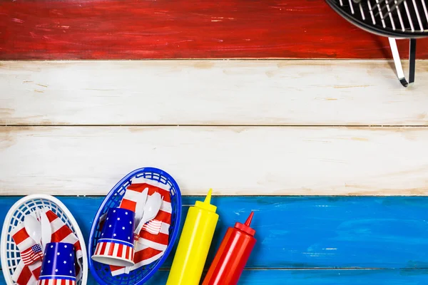 July 4th and Small round charcoal grill — Stock Photo, Image