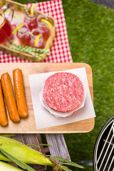 Summer picnic with small charcoal grill and hotdogs — Stock Photo, Image