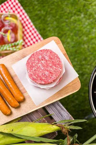 Summer picnic with small charcoal grill — Stock Photo, Image