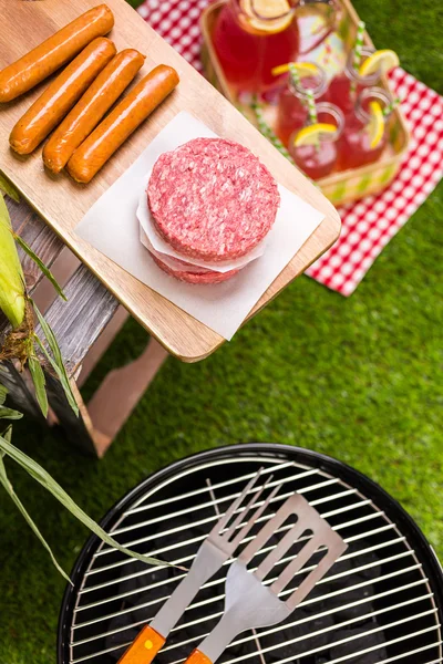 Summer picnic with small charcoal grill — Stock Photo, Image