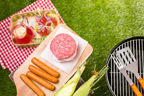 Summer picnic with small charcoal grill — Stock Photo, Image